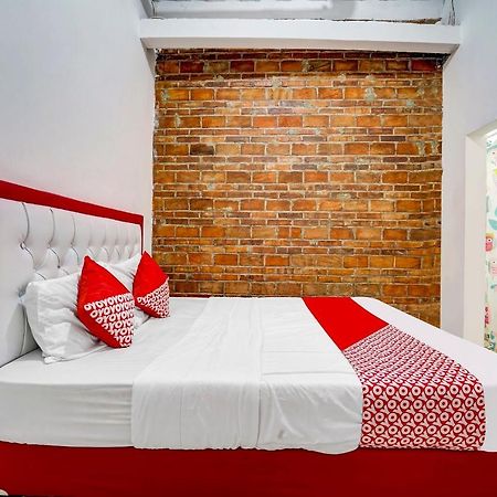 Super Oyo 91173 Guesthouse King Puntodewo Pakualaman Екстер'єр фото