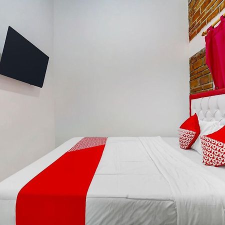 Super Oyo 91173 Guesthouse King Puntodewo Pakualaman Екстер'єр фото