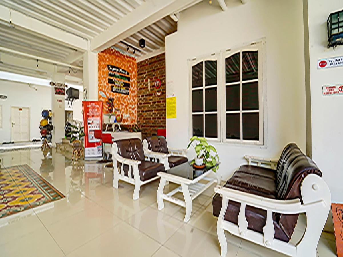 Super Oyo 91173 Guesthouse King Puntodewo Pakualaman Екстер'єр фото